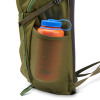 Dual mesh side water bottle pockets